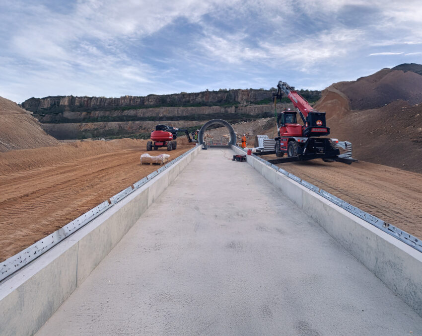 Solution de passage inférieur à installation rapide pour maintenir la circulation des véhicules dans une mine d’or en activité